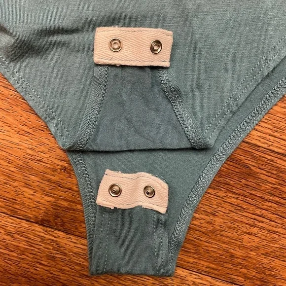 Floral Tropical Bodysuit by Fashion Nova - Picture 9 of 13